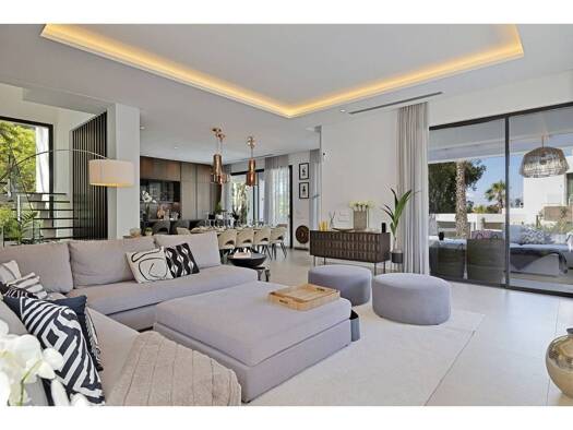Chalet zur Miete - Erstbezug 25.000 € 5 Zimmer 645 m² 687 m² Grundstück Estepona 29600