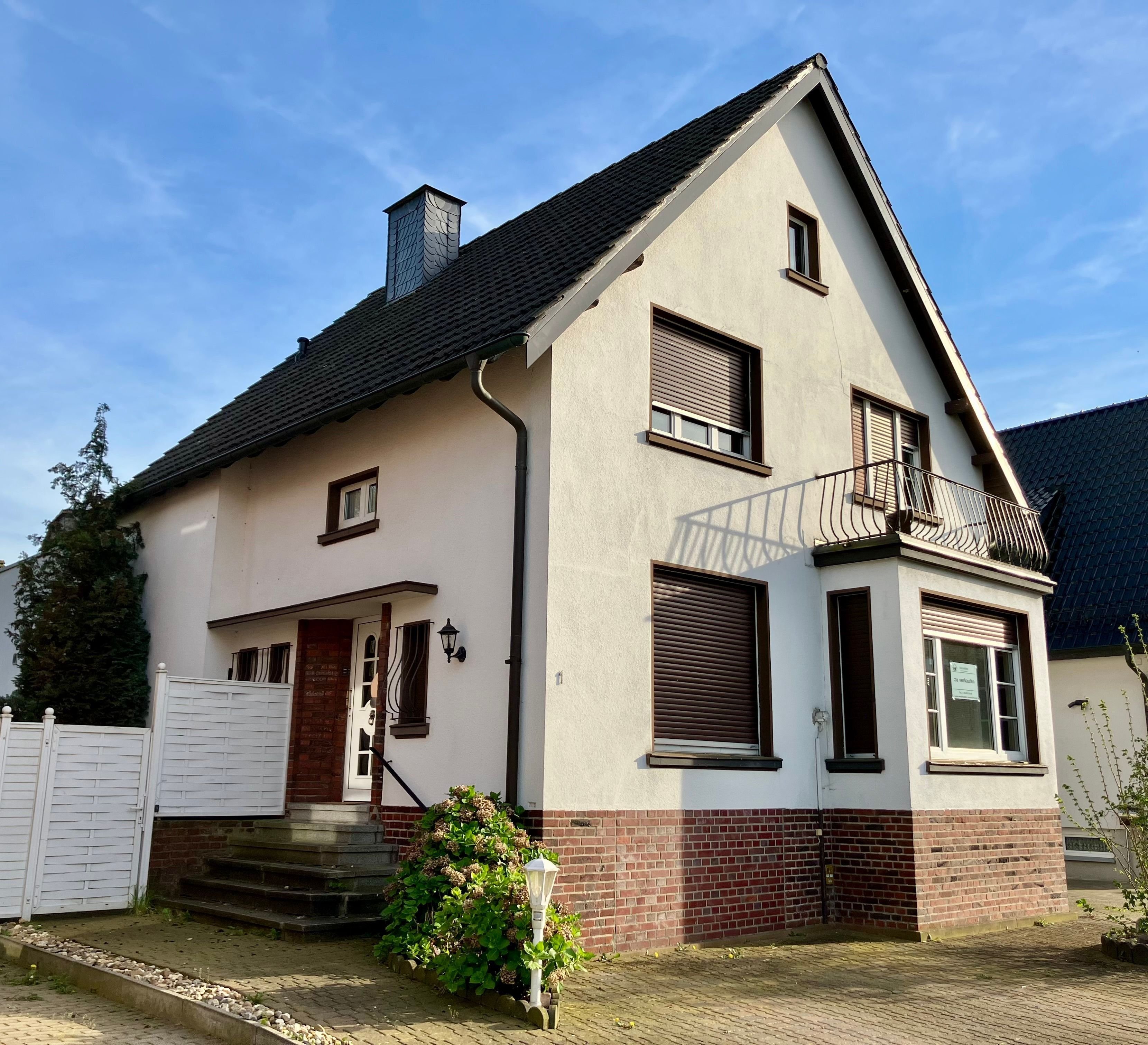 Mehrfamilienhaus zum Kauf 8 Zimmer 204 m²<br/>Wohnfläche 738 m²<br/>Grundstück ab sofort<br/>Verfügbarkeit Lortzingweg 1 Westliche Stadtmitte Ahlen 59227