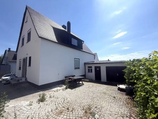 Mehrfamilienhaus zur Miete 3.000 € 6 Zimmer 178 m² 343 m² Grundstück frei ab 15.08.2026 Reuth Forchheim 91301