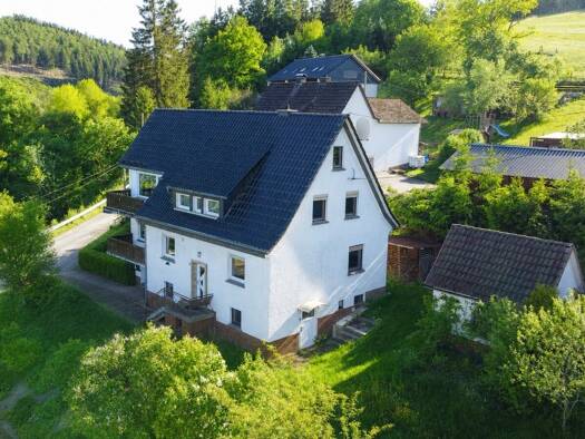 Mehrfamilienhaus zum Kauf 189.000 € 8 Zimmer 150 m² 1.212 m² Grundstück Aue Bad Berleburg 57319
