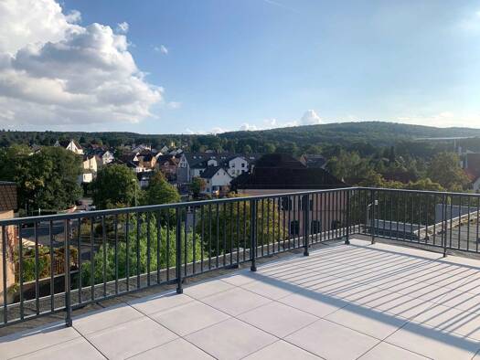 Wohnung zur Miete 900 € 5 Zimmer 160 m² frei ab sofort Lenzhahner Weg 2 Niedernhausen 65527