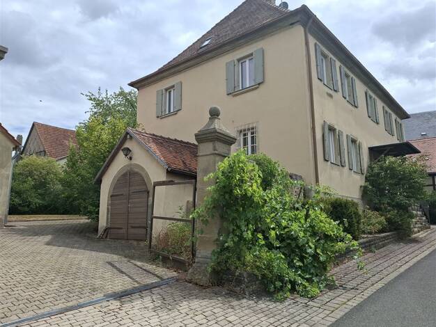 Einfamilienhaus zum Kauf 295.000 € 7 Zimmer 232,8 m² 1.113 m² Grundstück frei ab sofort Seinsheim Seinsheim 97342