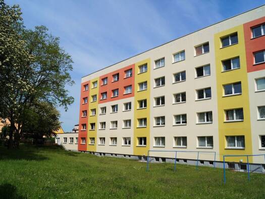 Wohnung zur Miete 350 € 3 Zimmer 58 m² 1. Geschoss frei ab sofort Rosa-Luxemburg-Straße 15 Pößneck,Stadt Pößneck 07381