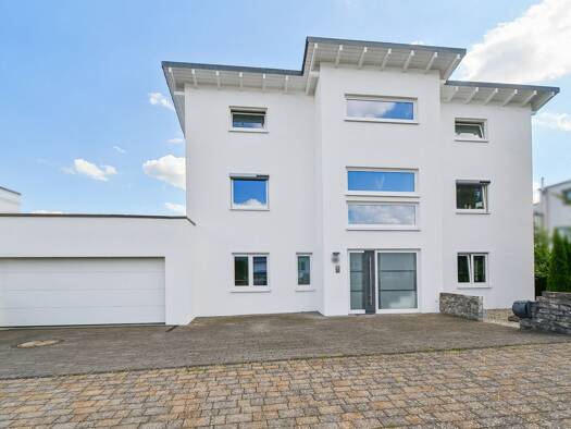 Einfamilienhaus zum Kauf 779.000 € 7 Zimmer 280 m² 647 m² Grundstück Großenritte Baunatal 34225
