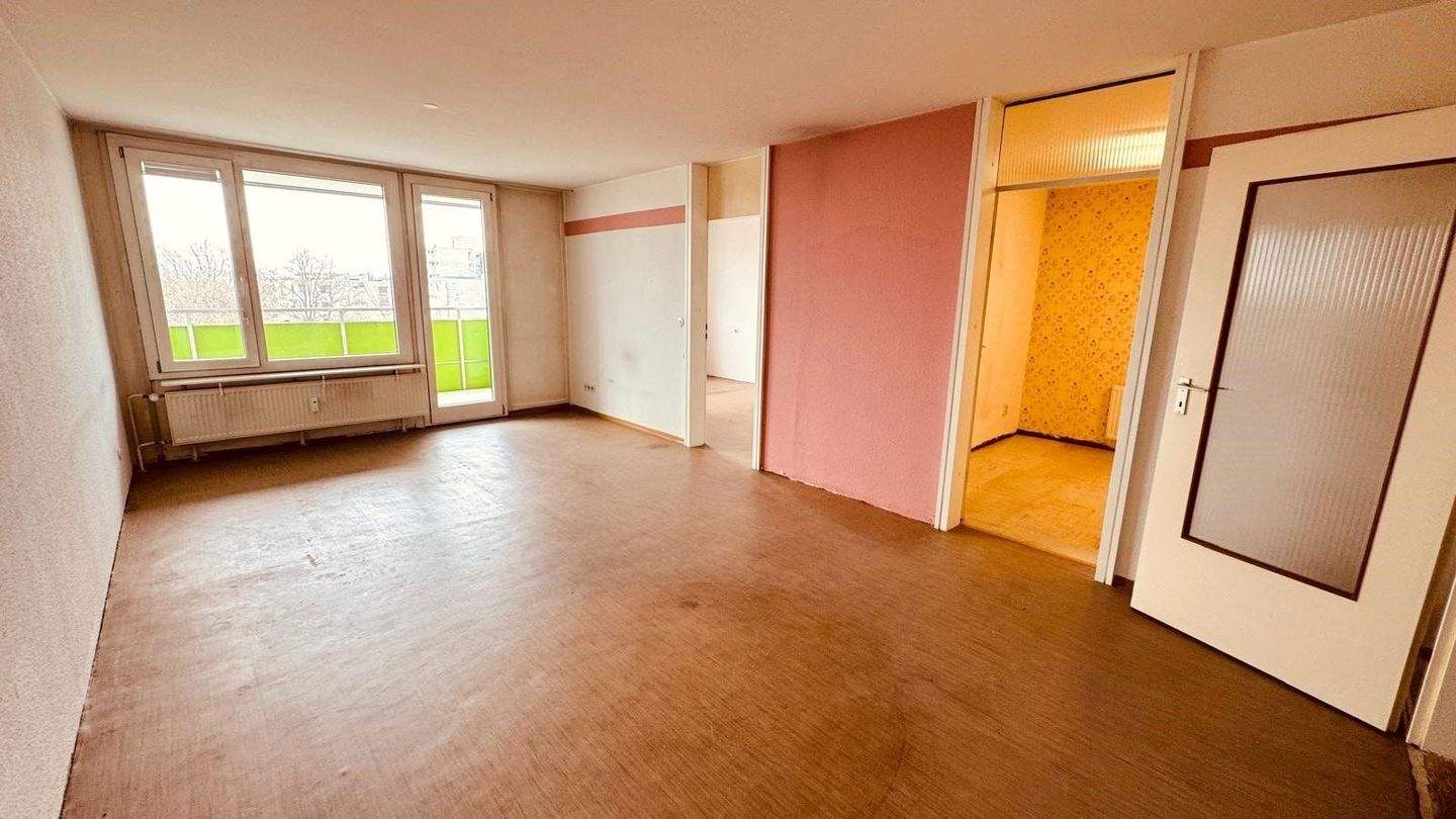 Immobilie in Schwäbisch Gmünd - Handwerker aufgepasst ! Interessante 2 Zimmer Wohnung mit Balkon - Bild 1