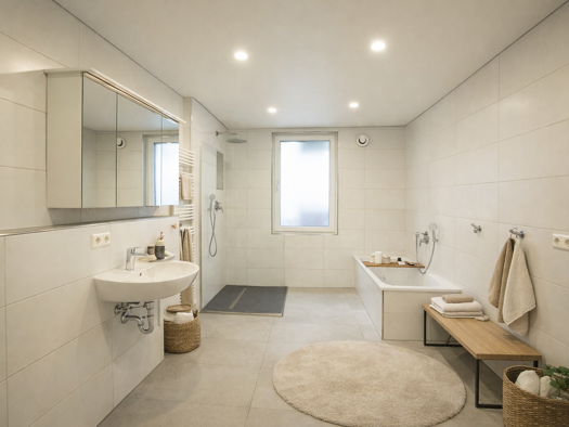 Wohnung zur Miete 1.000 € 3,5 Zimmer 103 m² Liebenzeller Straße 33 Schömberg 75328