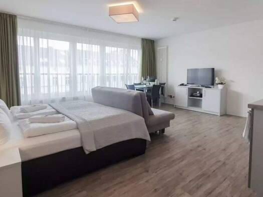 Wohnung zur Miete 760 € 2 Zimmer 87 m² frei ab sofort Bremer Straße 17 -33 Eschborn 65760