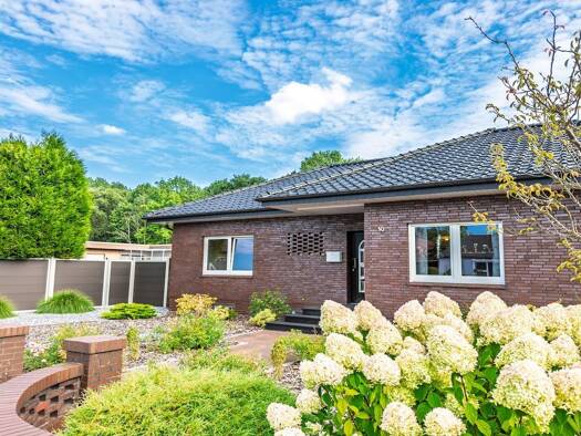 Bungalow zum Kauf 323.500 € 4 Zimmer 140 m² 987 m² Grundstück frei ab sofort Einswarden Nordenham 26954