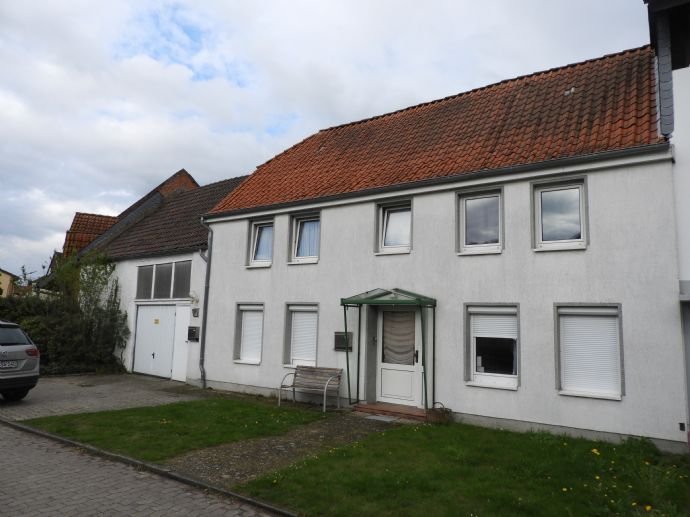 Mehrfamilienhaus zum Kauf als Kapitalanlage geeignet 180.000 € 7 Zimmer 230 m²<br/>Wohnfläche 486 m²<br/>Grundstück Braunschweiger Str. 17 Brome Brome 38465