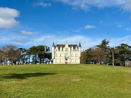 Schloss zum Kauf 2.650.000 € 20 Zimmer 1.545 m² 71.419 m² Grundstück Centre Angers 49000