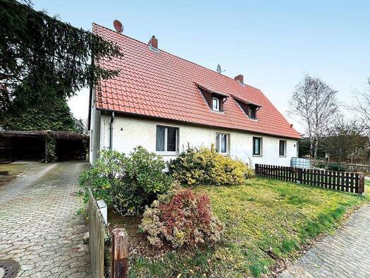 Doppelhaushälfte zum Kauf 60.000 € 4 Zimmer 99 m² 620 m² Grundstück Auestraße 4 Hankensbüttel 29386