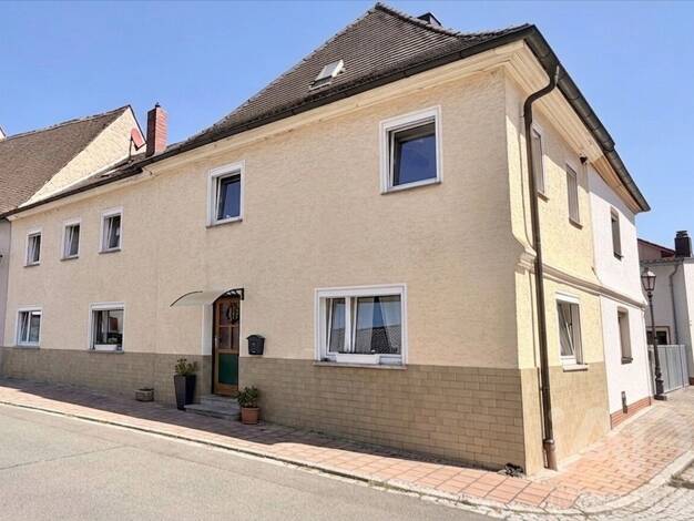 Doppelhaushälfte zum Kauf 349.000 € 5 Zimmer 127 m² 81 m² Grundstück Höchstadt Höchstadt a.d.Aisch 91315
