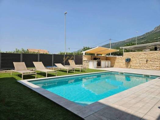 Haus zur Miete 2.500 € 4 Zimmer 250 m² Kastela