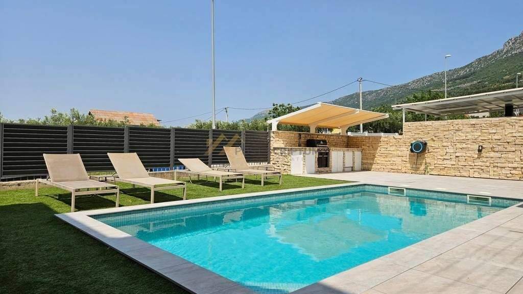 Haus zur Miete 2.500 € 4 Zimmer 250 m² Kastela