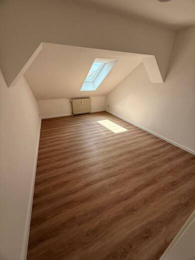 Wohnung zur Miete 620 € 3 Zimmer 75 m² Dachgeschoss, 3. Geschoss frei ab sofort Ichtershausen Amt Wachsenburg 99334