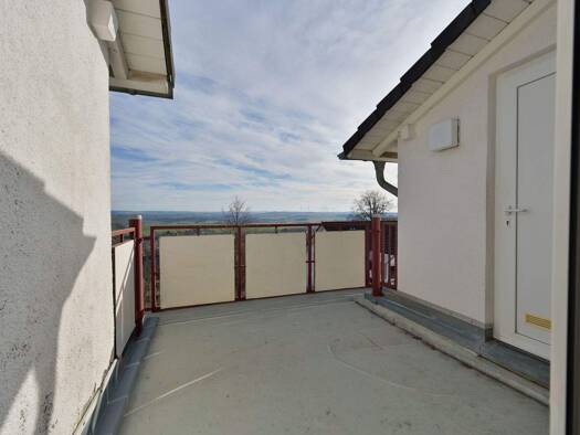 Wohnung zur Miete 350 € 2 Zimmer 56,8 m² 3. Geschoss Hinrich-Wichern-Straße 3c Hohenstein-Ernstthal 09337