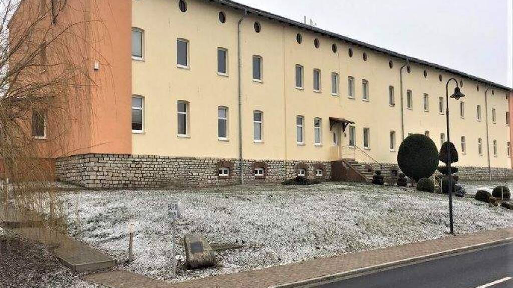 Wohnung zur Miete 310 € 2 Zimmer 65 m² EG Friedensstraße 2 Wackersleben 39393