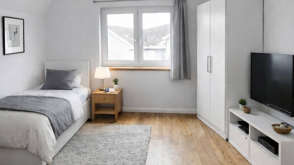 Einfamilienhaus zur Miete 2.600 € 7 Zimmer 200 m² 422 m² Grundstück frei ab sofort Hausen Obertshausen 63179