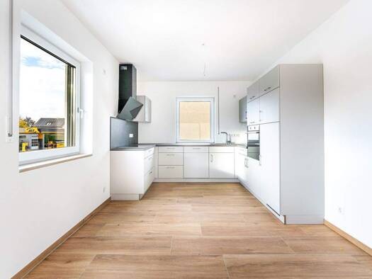 Studio zur Miete - Erstbezug 1.090 € 3 Zimmer 105 m² Straubing 94315