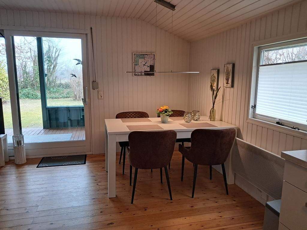 Immobilie in Silberstedt - Gepflegtes Ferienhaus mit wunderschönem Garten, Terrassen, Kaminofen und Carport - Bild 4