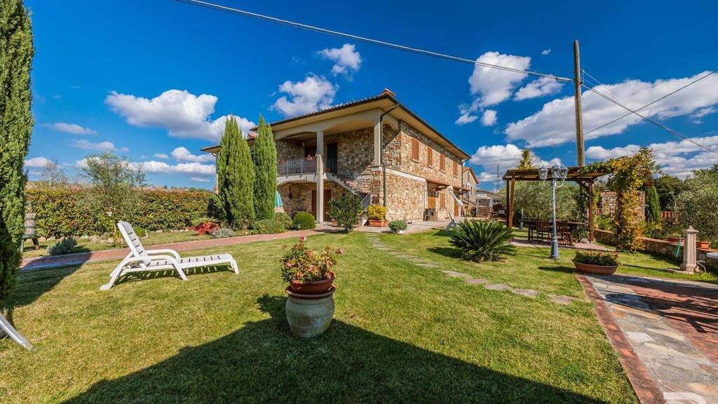 Haus zum Kauf 950.000 € 7 Zimmer 620 m² 80.000 m² Grundstück frei ab sofort Montecatini Val di Cecina