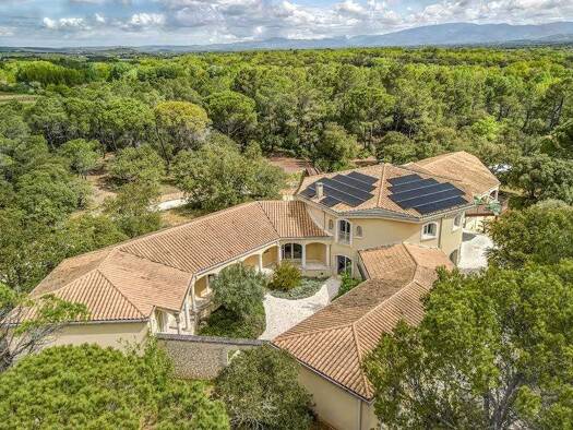 Einfamilienhaus zum Kauf 2.880.000 € 770 m² 20.887 m² Grundstück SUZE LA ROUSSE 26790