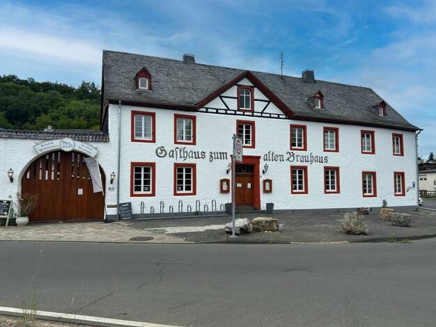Hotel zur Miete provisionsfrei 6.000 € 20 Zimmer 18 Betten 910 m² Gastrofläche 3.730 m² Grundstück Kreuzweingarten Euskirchen 53881