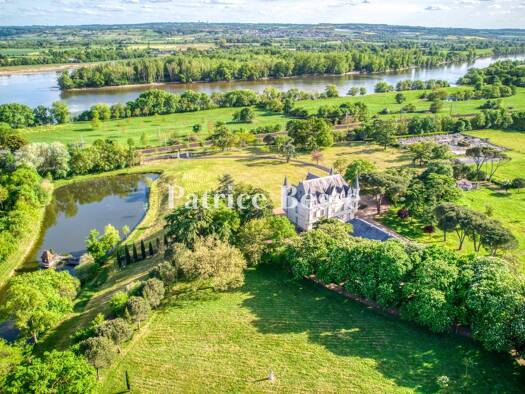 Schloss zum Kauf 2.650.000 € 20 Zimmer 1.545 m² 71.419 m² Grundstück Centre Angers 49000