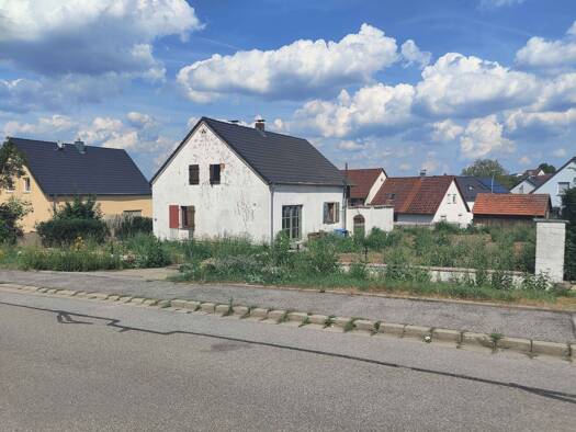 Einfamilienhaus zum Kauf 250.000 € 5 Zimmer 110 m² 873 m² Grundstück frei ab sofort Parsberg Parsberg 92331