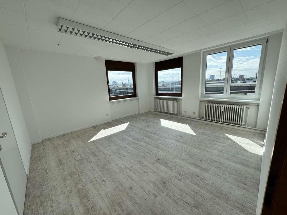 Büro-/Praxisfläche zur Miete 224 m²<br/>Bürofläche ab 224 m²<br/>Teilbarkeit Mühlau Mannheim 68159