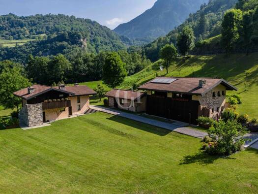 Villa zum Kauf 1.100.000 € 10 Zimmer 500 m² 10.000 m² Grundstück Bienno 25040