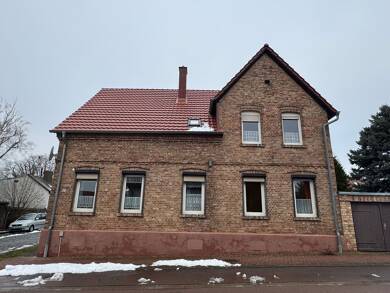 Einfamilienhaus zur Miete 500 € 8 Zimmer 126 m² 425 m² Grundstück frei ab sofort Helbra 06311