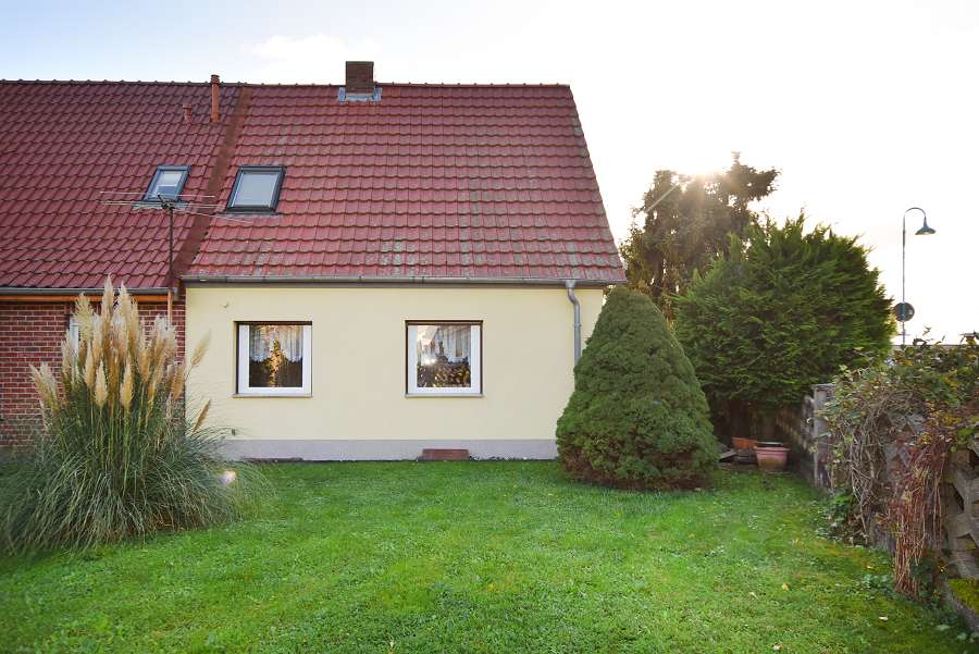 Doppelhaushälfte zum Kauf 89.000 € 4 Zimmer 93 m²<br/>Wohnfläche 366 m²<br/>Grundstück Schwanebeck Schwanebeck bei Oschersleben 39397