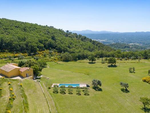 Schloss zum Kauf 3.800.000 € 11 Zimmer 550 m² 250.000 m² Grundstück SEILLANS 83440