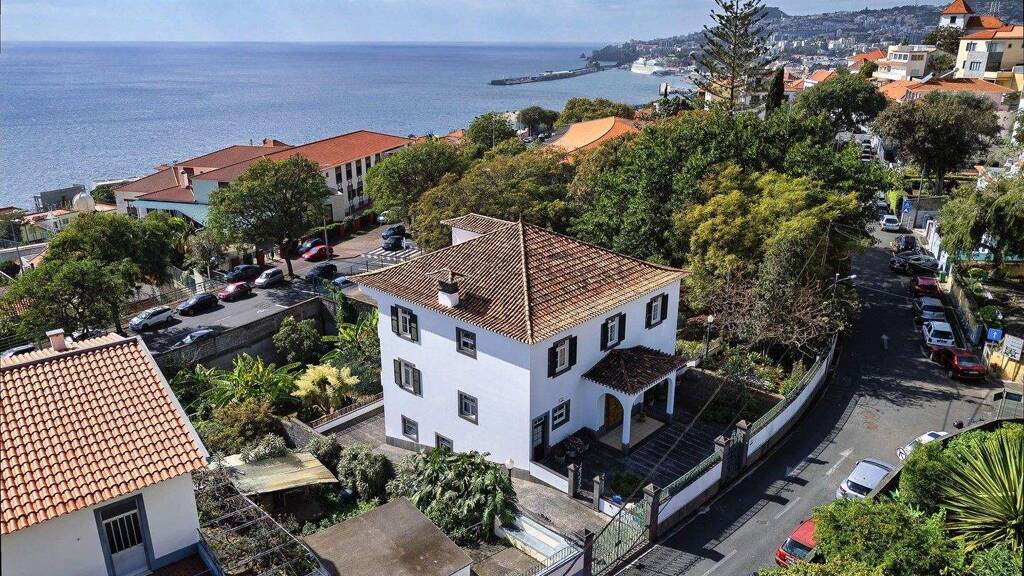 Einfamilienhaus zum Kauf 1.250.000 € 465 m² 698 m² Grundstück R. Dr. Juvenal 22  9060-147 Funchal  Portugal Funchal 9060-147