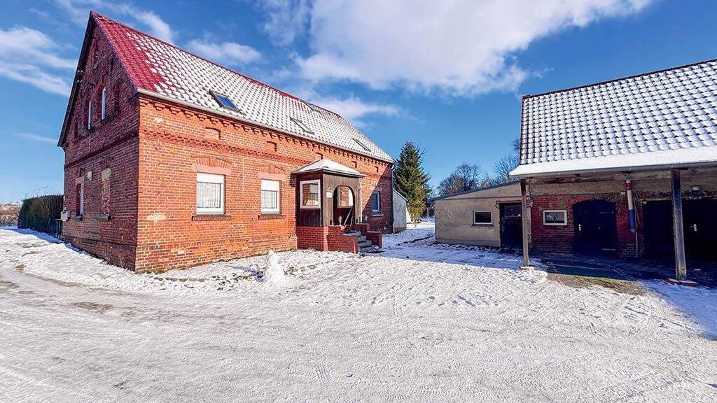 Haus zur Versteigerung 125.000 € 340 m² 1.472 m² Grundstück Hermann-Löns-Weg 14 Trattendorf Spremberg 03130