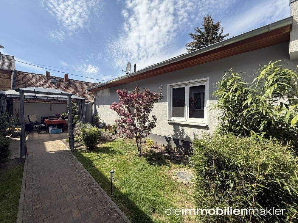 Immobilie in Heideblick - 2 Häuser: liebevoll saniertes Bauernhaus & Town u. Country Bungalow + Backsteinscheune - Bild 1