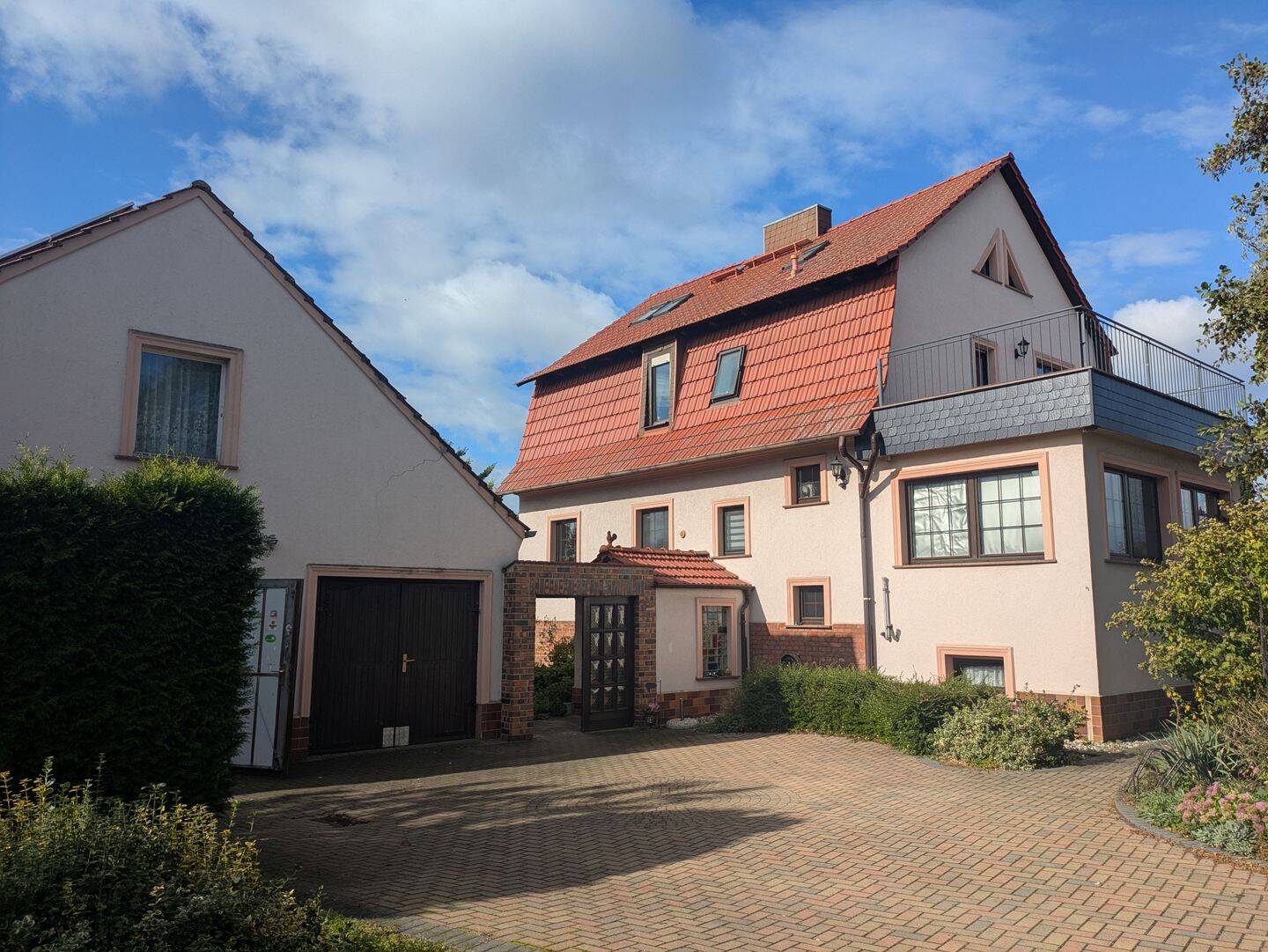 Immobilie in Jessen (Elster) - Wohnen & Mieteinnahmen kombinieren – Flexibles Zweifamilienhaus mit großem Grundstück - Bild 0