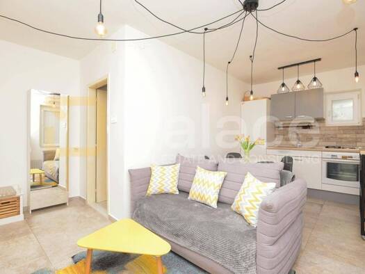 Wohnung zur Miete 600 € 1 Zimmer 45 m² 2 Geschosse Šibenik 22000
