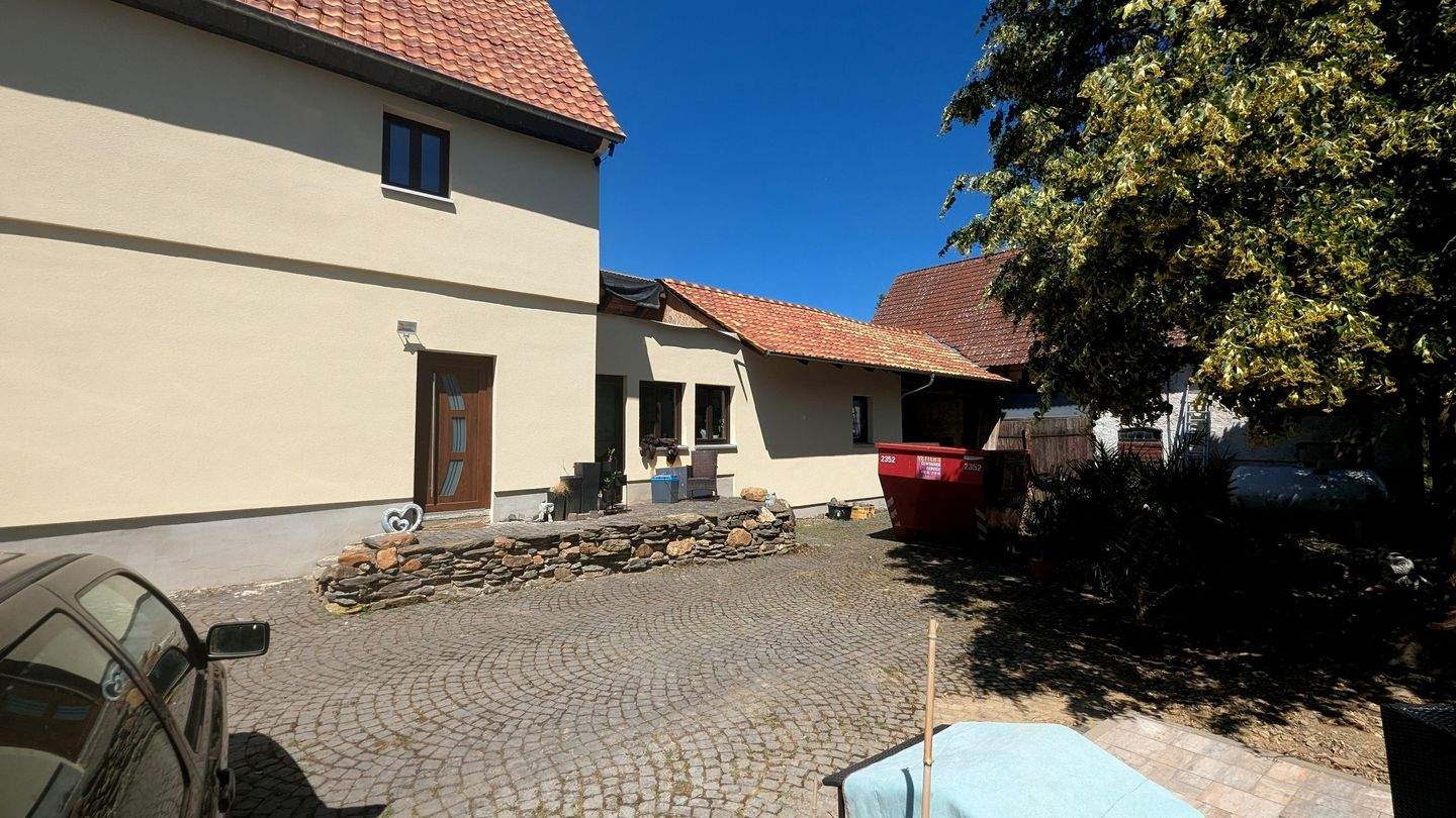 Schönes Einfamilienhaus mit großer Scheune und tollen Nutzungsmöglichkeiten.