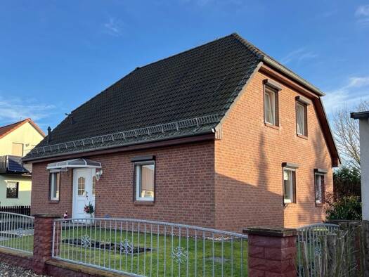Einfamilienhaus zum Kauf 5 Zimmer 145 m² 593 m² Grundstück frei ab sofort Uenglingen Stendal 39576