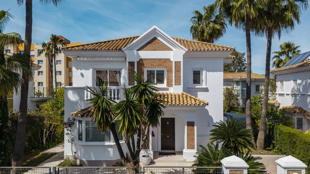 Villa zum Kauf 1.495.000 € 5 Zimmer 176 m² 480 m² Grundstück Estepona 29680