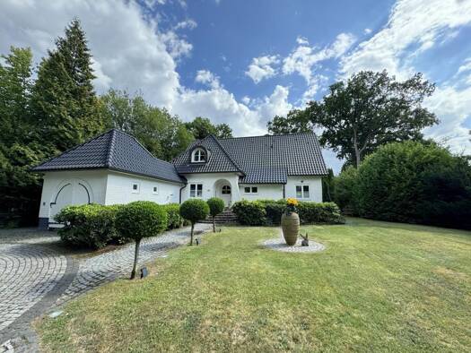Villa zur Miete 3.500 € 6,5 Zimmer 180 m² 2.400 m² Grundstück Wellingsbüttel Hamburg 22391