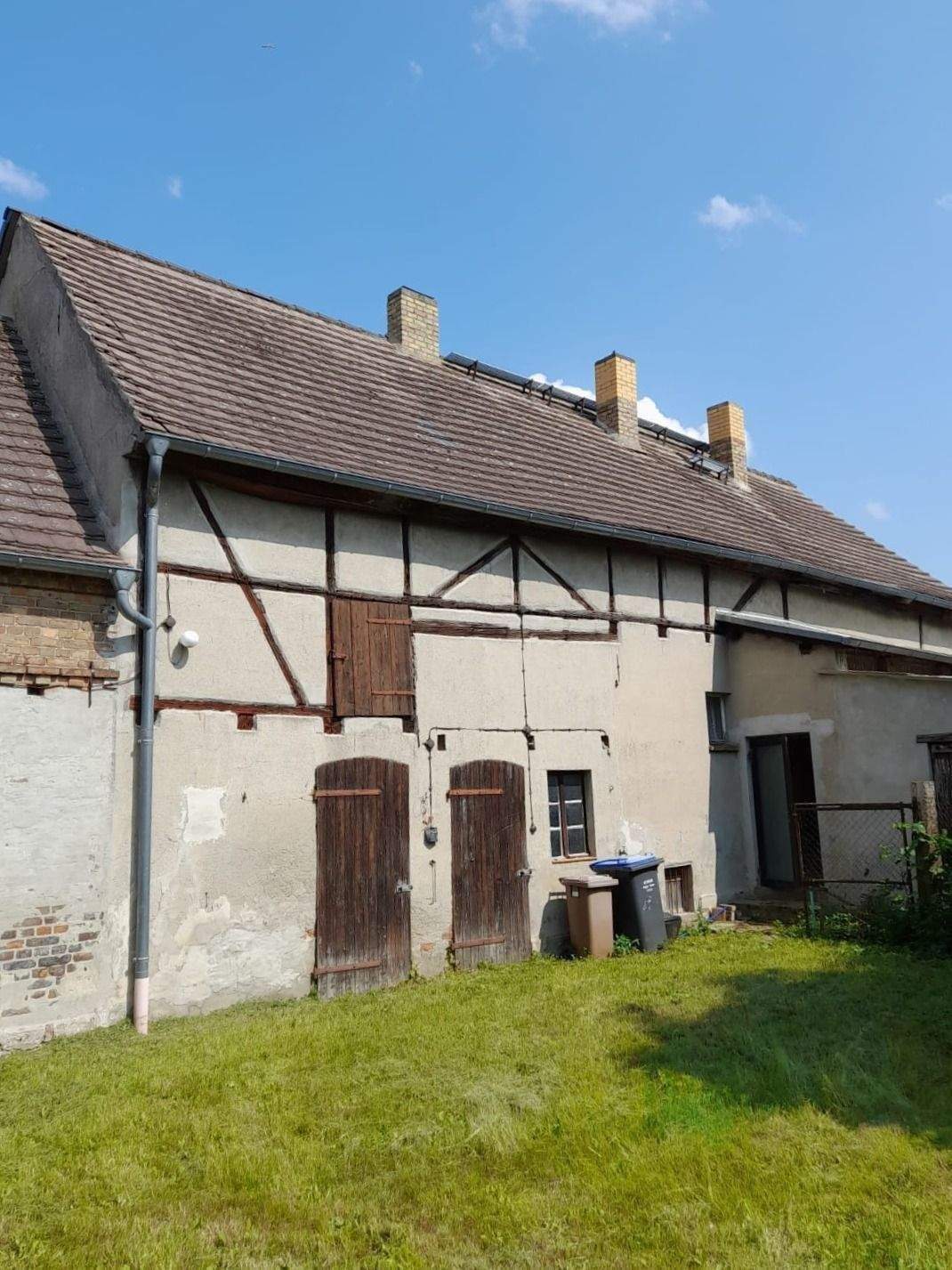 Immobilie in Zerbst/Anhalt - Stark sanierungsbedürftiges Haus auf 1.700 m² großen Grundstück im Zerbster / Ankuhn - Bild 1