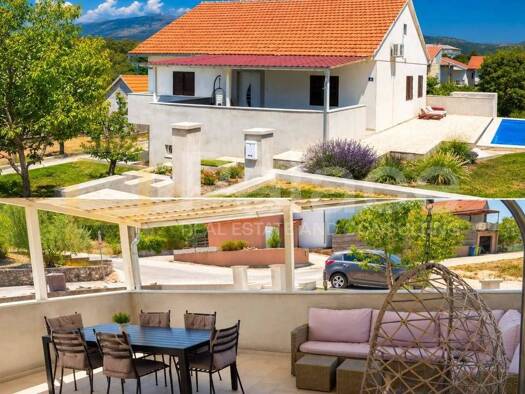 Einfamilienhaus zur Miete 1.300 € 3 Zimmer 129 m² Drniš 22320