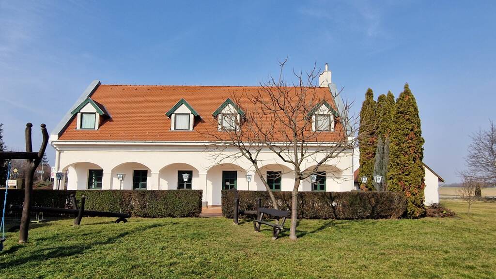 Restaurant zum Kauf 450.000 € 800 m² Gastrofläche 3.990 m² Grundstück Sopronkövesd