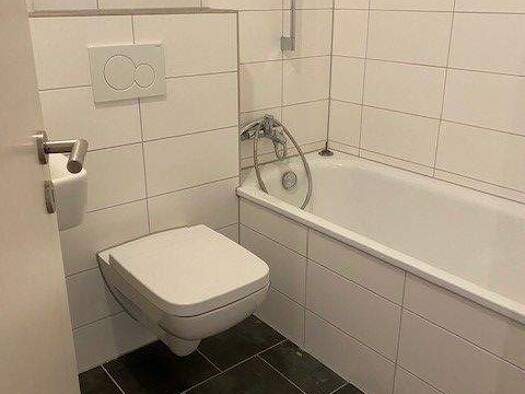 Wohnung zur Miete 219 € 3 Zimmer 77 m² 6. Geschoss frei ab 09.11.2025 Kolberger Straße 63 Siegen 57072