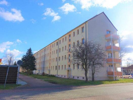 Wohnung zur Miete 499 € 4 Zimmer 71,2 m² 3. Geschoss frei ab 01.08.2026 Goethestraße 37 Braunsbedra 06242