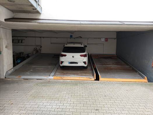Tiefgarage zur Miete provisionsfrei 60 € 10 m² Hochstraße 25 Rosenau Nürnberg 90429