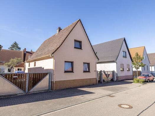 Haus zum Kauf 749.000 € 9 Zimmer 179 m² 703 m² Grundstück Eggenstein Eggenstein-Leopoldshafen 76344